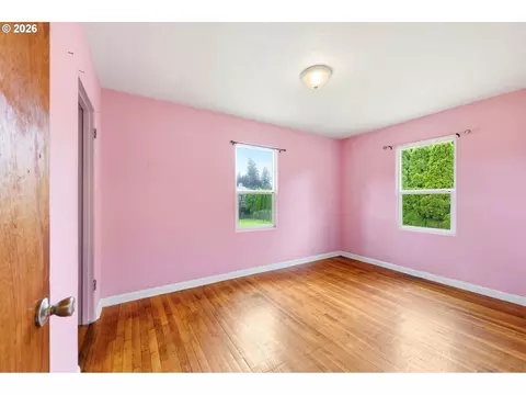 Bedroom - 18121 SE Langensand Rd, Sandy, OR 97055 photo 3 of 6