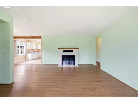 Living - 18121 SE Langensand Rd, Sandy, OR 97055 photo 2 of 4