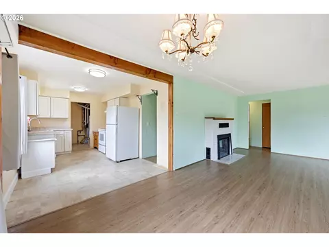 Living - 18121 SE Langensand Rd, Sandy, OR 97055 photo 1 of 4