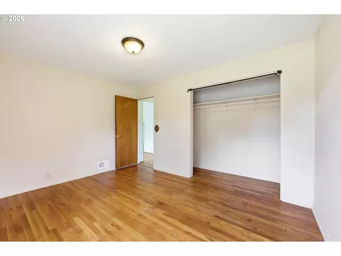 Bedroom - 18121 SE Langensand Rd, Sandy, OR 97055 photo 2 of 6