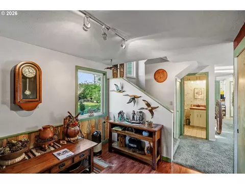 Entry Way - 32365 N Fork Rd, Lyons, OR 97358 photo 1 of 2