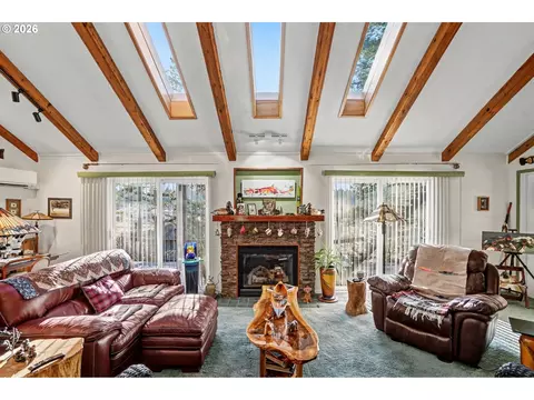 Living - 32365 N Fork Rd, Lyons, OR 97358 photo 1 of 2