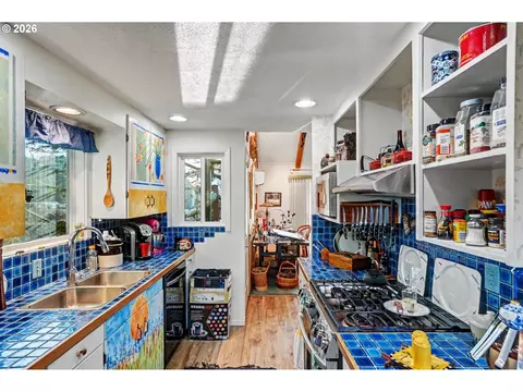 Kitchen - 32365 N Fork Rd, Lyons, OR 97358 photo 1 of 1