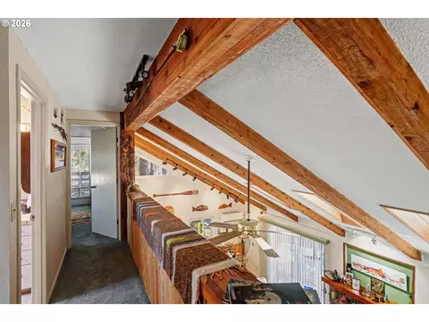 Entry Way - 32365 N Fork Rd, Lyons, OR 97358 photo 2 of 2