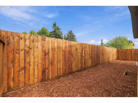 Exterior - 4924 E St, Springfield, OR 97478 photo 1 of 1