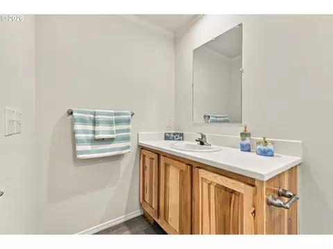 Bath - 4924 E St, Springfield, OR 97478 photo 1 of 4
