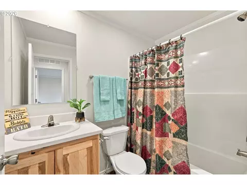 Bath - 4924 E St, Springfield, OR 97478 photo 4 of 4