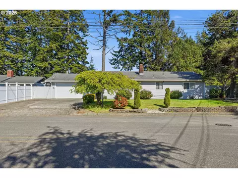 3793 Fir St, North Bend, OR 97459