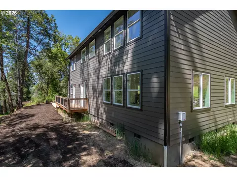 Exterior - 492 Terrace Dr, Glide, OR 97443 photo 2 of 7