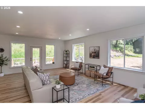 Living - 492 Terrace Dr, Glide, OR 97443 photo 3 of 7