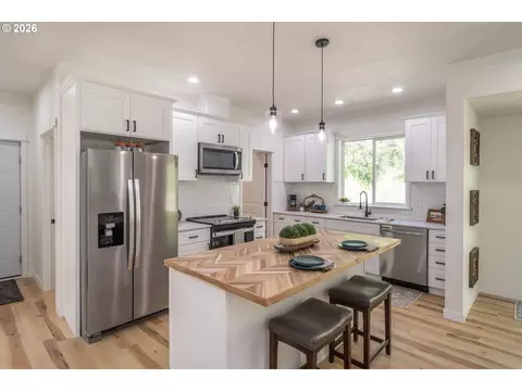 Kitchen - 492 Terrace Dr, Glide, OR 97443 photo 3 of 6