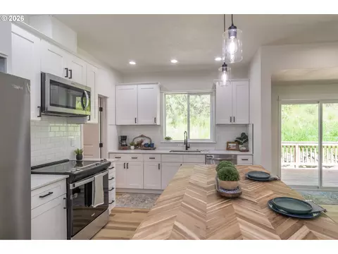 Kitchen - 492 Terrace Dr, Glide, OR 97443 photo 4 of 6