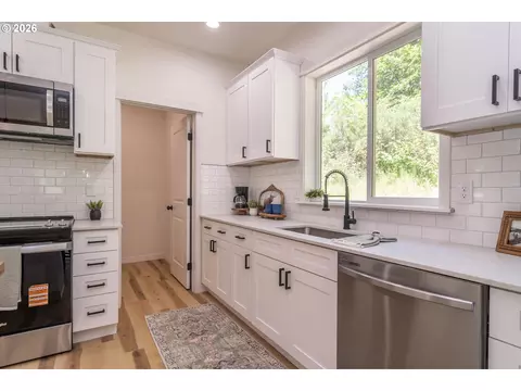 Kitchen - 492 Terrace Dr, Glide, OR 97443 photo 6 of 6