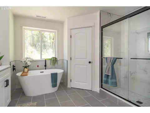 Bath - 492 Terrace Dr, Glide, OR 97443 photo 2 of 4