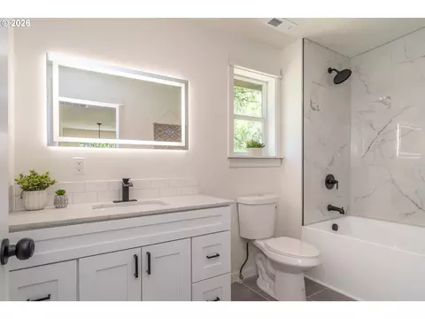 Bath - 492 Terrace Dr, Glide, OR 97443 photo 1 of 4