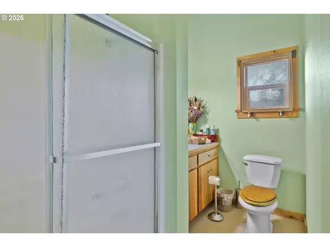 Bath - 711 H Ave, Powers, OR 97466 photo 3 of 4