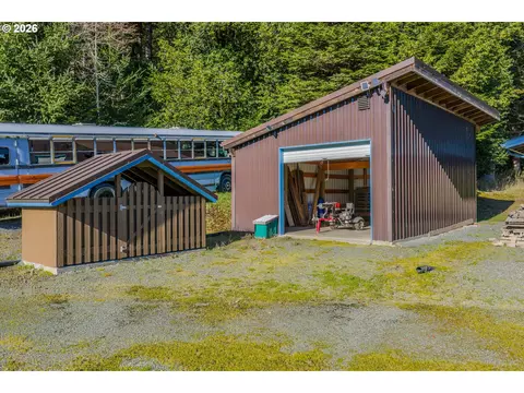 Exterior - 711 H Ave, Powers, OR 97466 photo 5 of 7