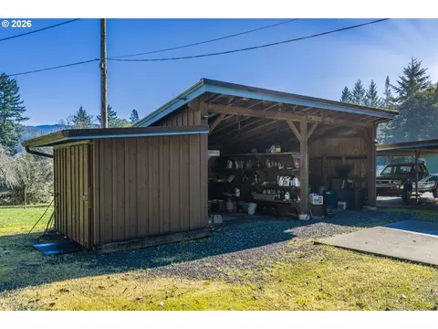 Exterior - 711 H Ave, Powers, OR 97466 photo 6 of 7