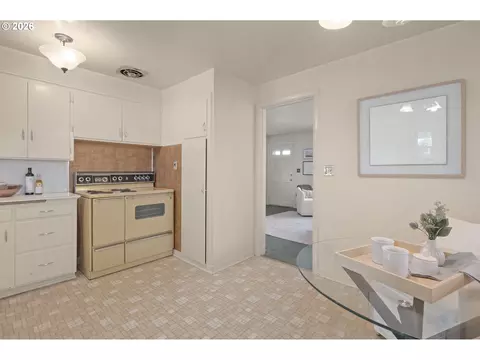 Kitchen - 356 W 21st Ave, Eugene, OR 97405 photo 3 of 4