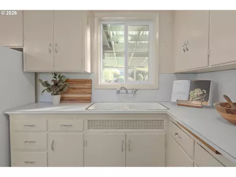 Kitchen - 356 W 21st Ave, Eugene, OR 97405 photo 1 of 4
