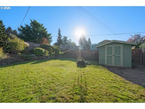 Exterior - 356 W 21st Ave, Eugene, OR 97405 photo 5 of 10