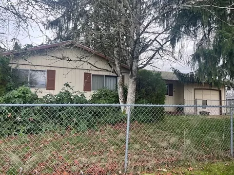 4122 Vickie Ct, Hubbard, OR 97032