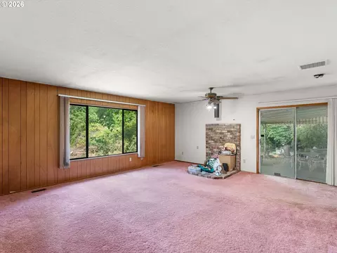 Living - 975 SE Kane Dr, Gresham, OR 97080 photo 4 of 5