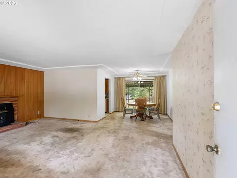 Living - 975 SE Kane Dr, Gresham, OR 97080 photo 3 of 5