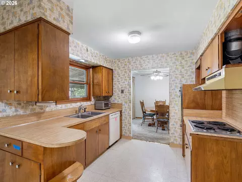 Kitchen - 975 SE Kane Dr, Gresham, OR 97080 photo 1 of 3