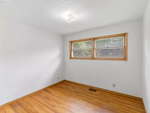 Bedroom - 975 SE Kane Dr, Gresham, OR 97080 photo 1 of 3