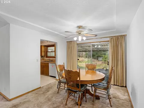 Dining - 975 SE Kane Dr, Gresham, OR 97080 photo 1 of 2