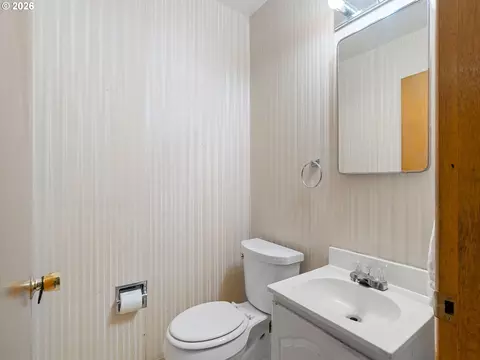 Bath - 975 SE Kane Dr, Gresham, OR 97080 photo 1 of 2