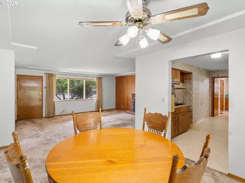 Dining - 975 SE Kane Dr, Gresham, OR 97080 photo 2 of 2
