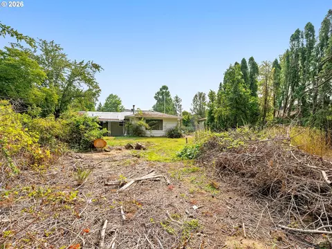 Exterior - 975 SE Kane Dr, Gresham, OR 97080 photo 2 of 3