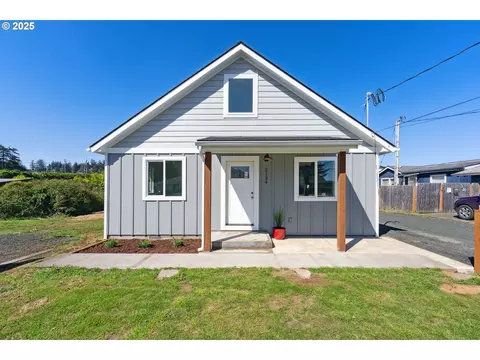 2134 Everett Ave, North Bend, OR 97459