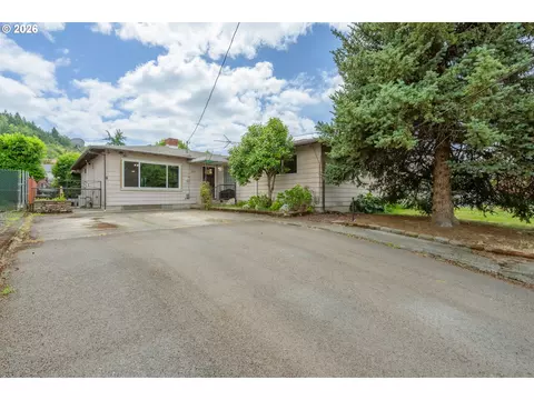 2843 W Sanders Ave, Roseburg, OR 97471