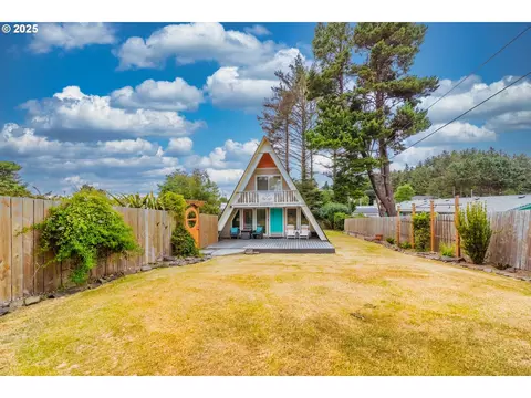 2333 NE Holmes Rd, Lincoln City, OR 97367