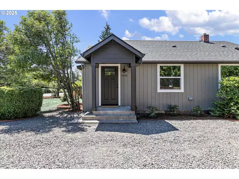 1938 7th St, Springfield, OR 97477