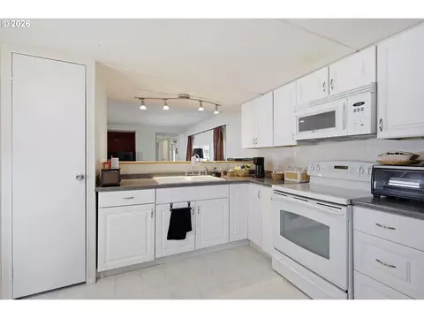 Kitchen - 5335 Main St #10, Springfield, OR 97478 photo 3 of 9