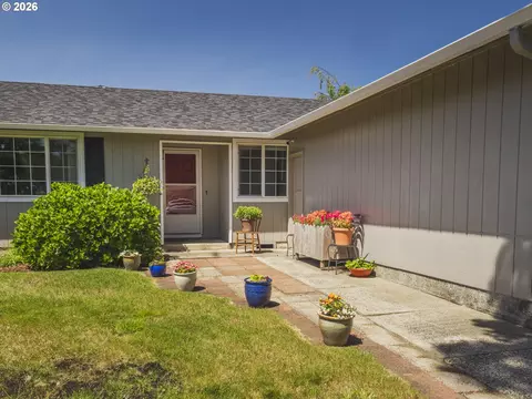 4125 Spruce St, Florence, OR 97439