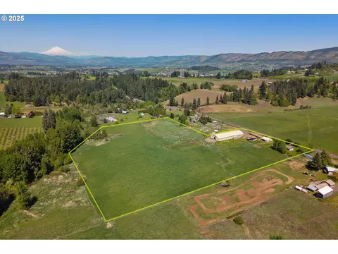 3900 Wy East Rd, Hood River, OR 97031