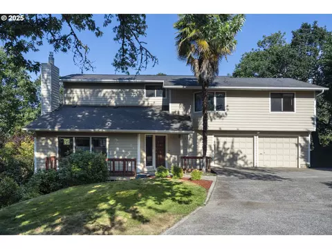 975 W Silver Ct, Roseburg, OR 97471