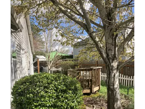 Exterior - 695 Mary Dr, Molalla, OR 97038 photo 5 of 5