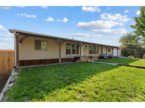 70741 SW Douglas Dr, Pendleton, OR 97801