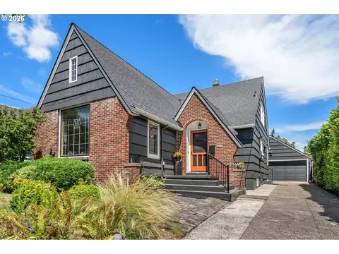 2839 NE Hancock St, Portland, OR 97212