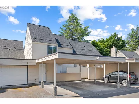 Exterior - 251 NE Village Squire Ave #2, Gresham, OR 97030 photo 2 of 5