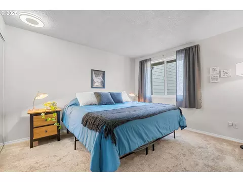 Bedroom - 251 NE Village Squire Ave #2, Gresham, OR 97030 photo 1 of 5