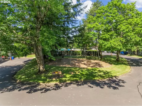 View/Area - 251 NE Village Squire Ave #2, Gresham, OR 97030 photo 2 of 2