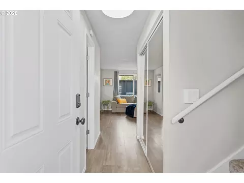 Entry Way - 251 NE Village Squire Ave #2, Gresham, OR 97030 photo 1 of 4