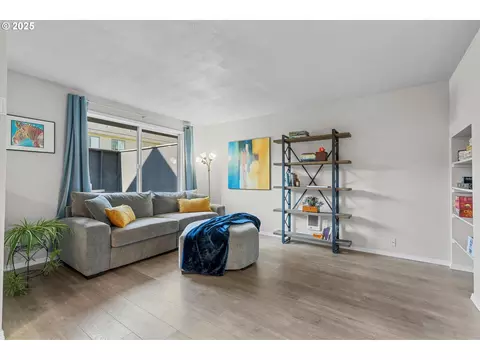 Living - 251 NE Village Squire Ave #2, Gresham, OR 97030 photo 1 of 3